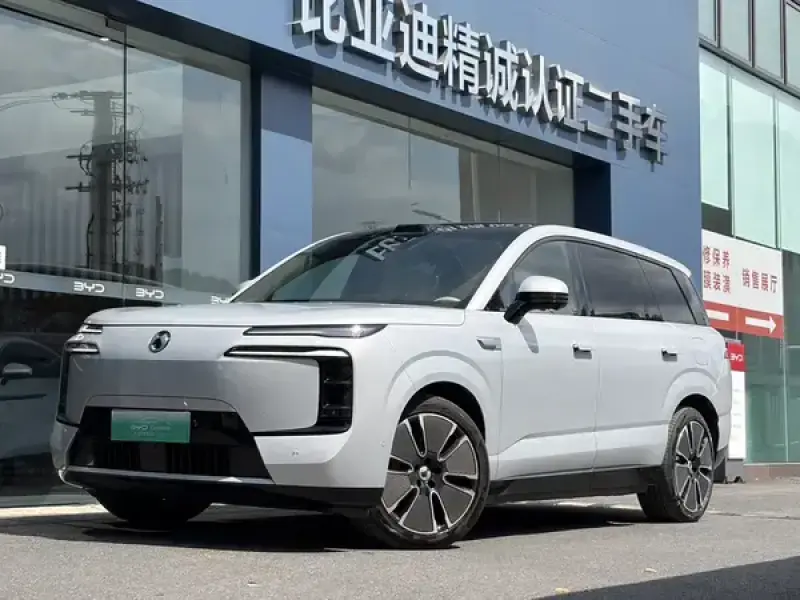 2025 Denza N8L с пробегом 12 500 км