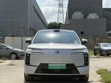2025 Denza N8L с пробегом 12 500 км