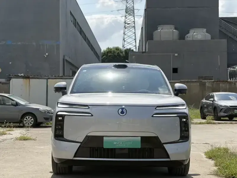 2025 Denza N8L с пробегом 12 500 км