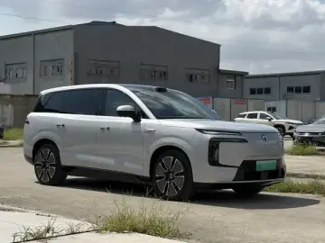 2025 Denza N8L с пробегом 12 500 км