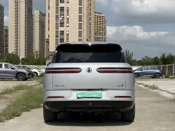 2025 Denza N8L с пробегом 12 500 км