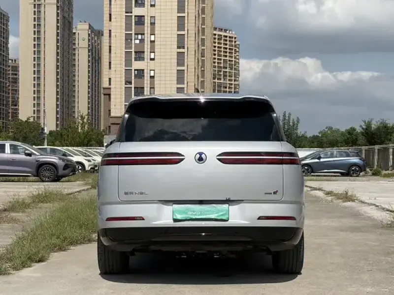 2025 Denza N8L с пробегом 12 500 км