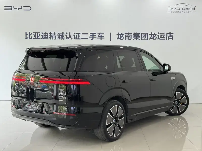 2025 Denza N8L с пробегом 13 000 км