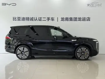2025 Denza N8L с пробегом 13 000 км