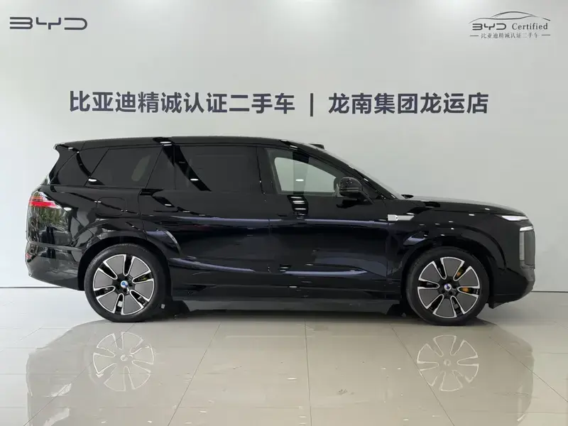 2025 Denza N8L с пробегом 13 000 км