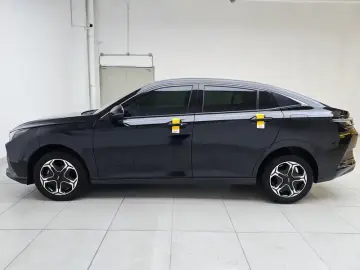 2026 Dongfeng Aeolus Yixuan с пробегом 6 400 км