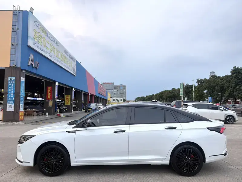 2021 Dongfeng Aeolus Yixuan Max с пробегом 50 000 км