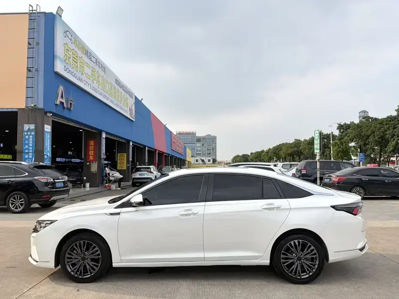 2021 Dongfeng Aeolus Yixuan Max с пробегом 24 000 км