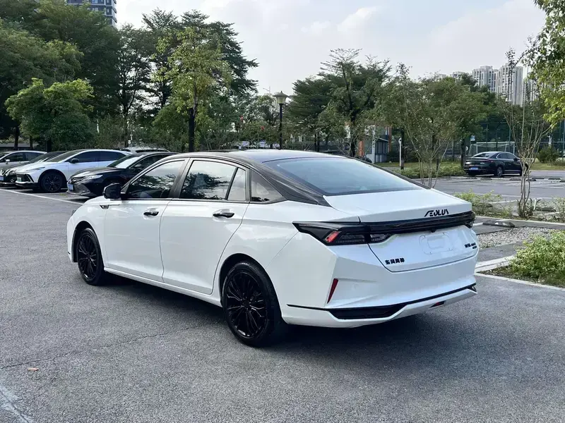 2022 Dongfeng Aeolus Yixuan Max с пробегом 61 000 км