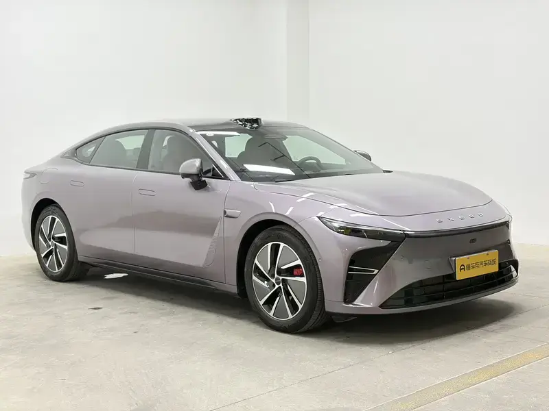 2025 Exeed Exlantix ES с пробегом 11 700 км