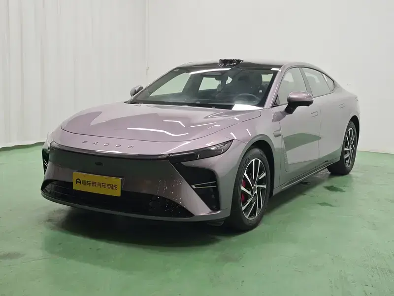 2025 Exeed Exlantix ES с пробегом 11 800 км