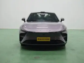 2025 Exeed Exlantix ES с пробегом 11 800 км