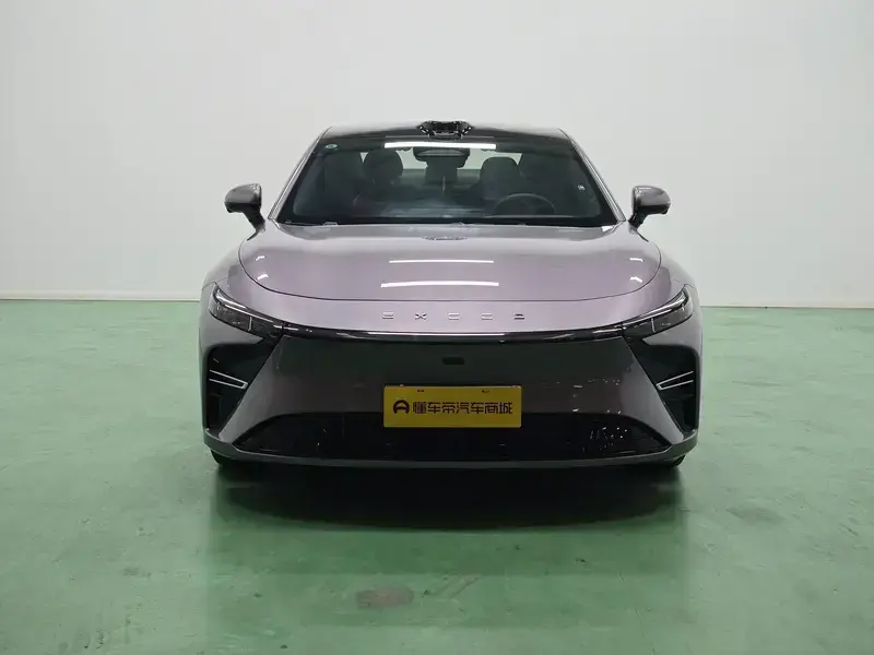 2025 Exeed Exlantix ES с пробегом 11 800 км