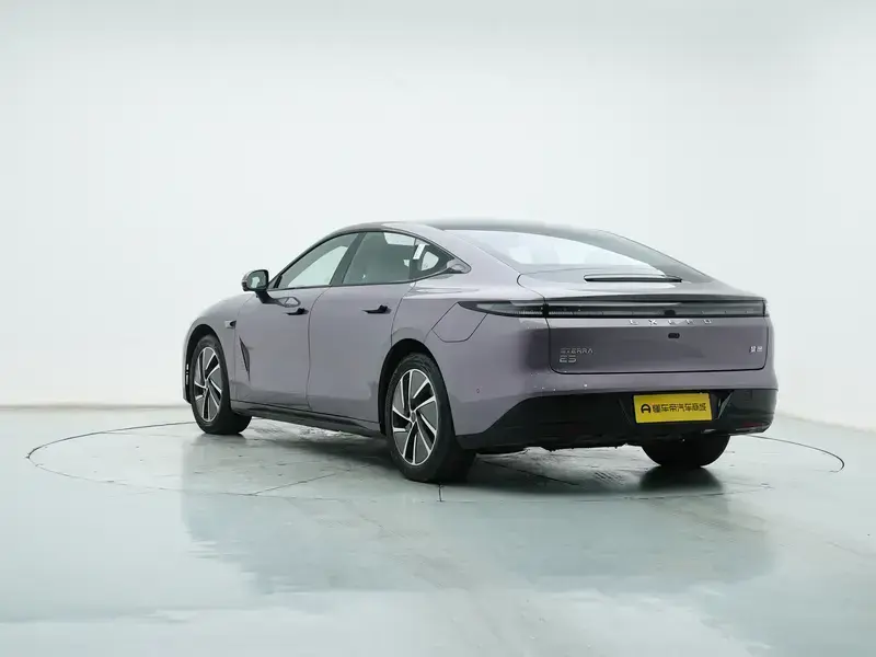 2025 Exeed Exlantix ES с пробегом 17 600 км