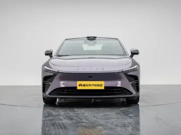 2025 Exeed Exlantix ES с пробегом 12 700 км