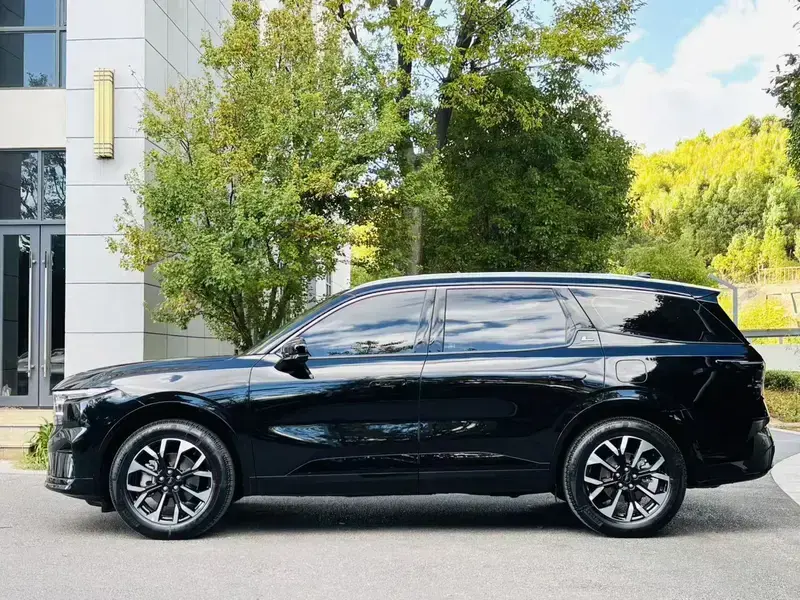 2025 Ford Edge с пробегом 15 000 км
