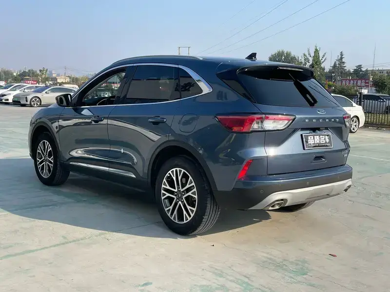 2020 Ford Escape с пробегом 30 000 км