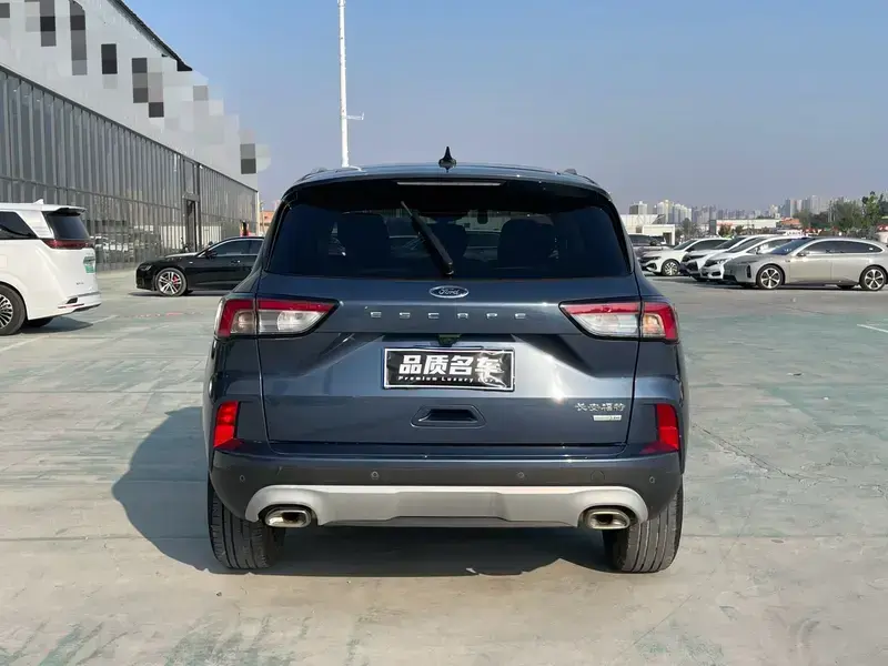 2020 Ford Escape с пробегом 30 000 км