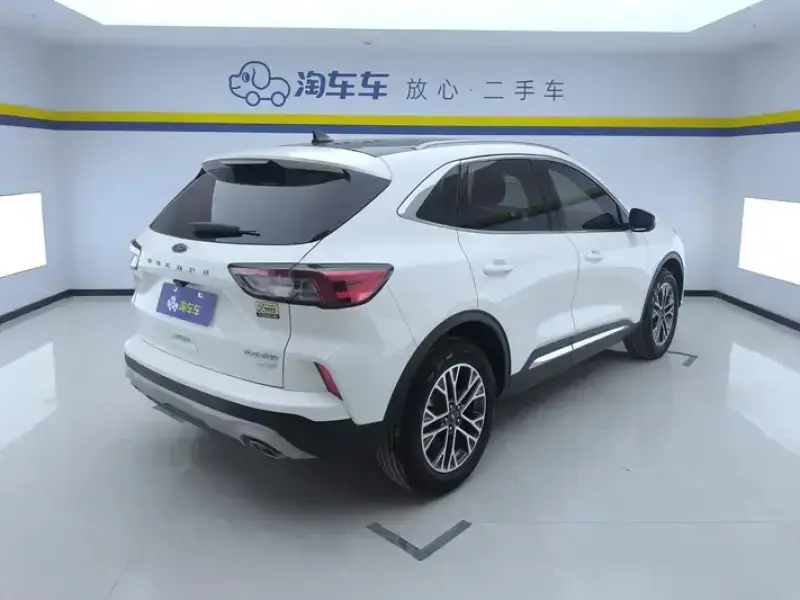 2020 Ford Escape с пробегом 15 000 км