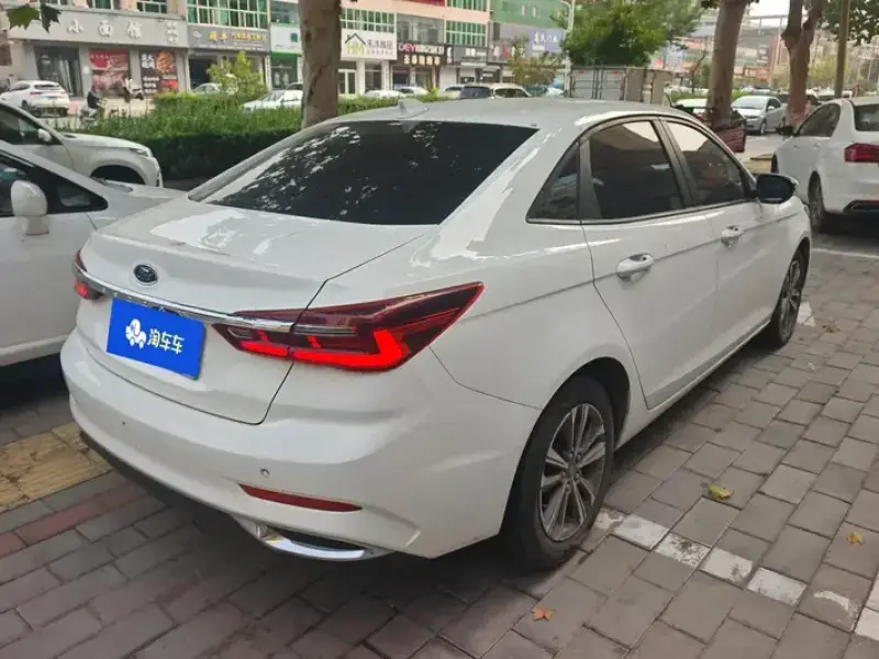 2021 Ford Escort с пробегом 85 000 км