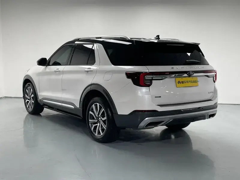 2023 Ford Explorer с пробегом 45 700 км