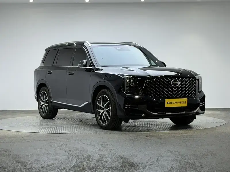 2025 GAC Trumpchi GS8 с пробегом 10 100 км
