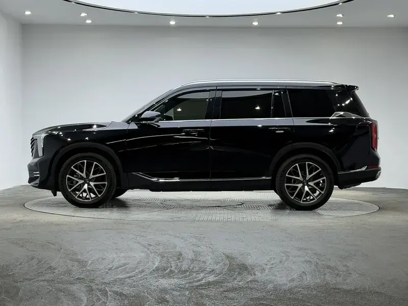 2025 GAC Trumpchi GS8 с пробегом 10 100 км
