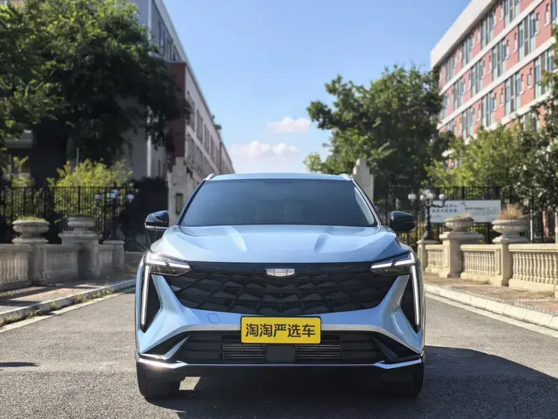 2023 Geely Atlas с пробегом 9 000 км