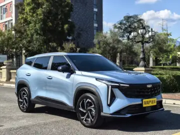 2023 Geely Atlas с пробегом 9 000 км
