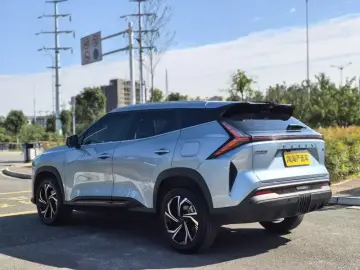 2023 Geely Atlas с пробегом 9 000 км