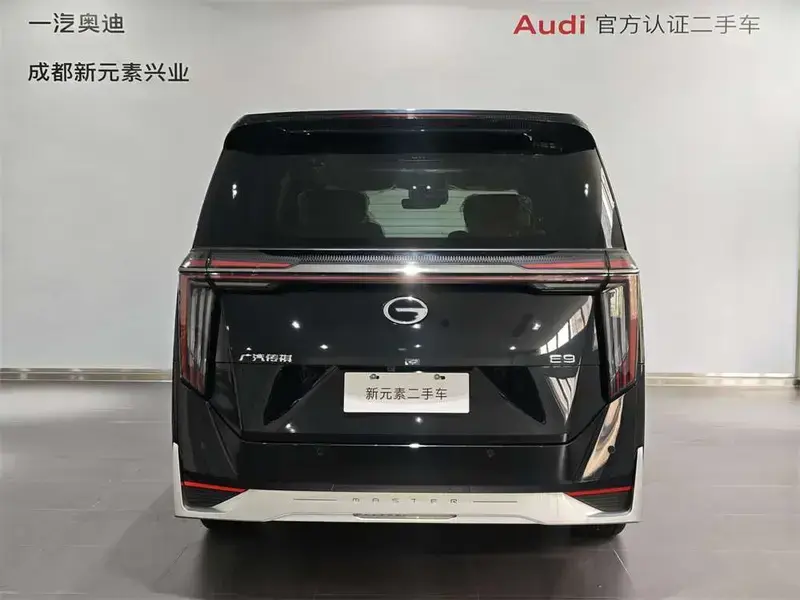 2025 GAC Trumpchi E9 с пробегом 100 км