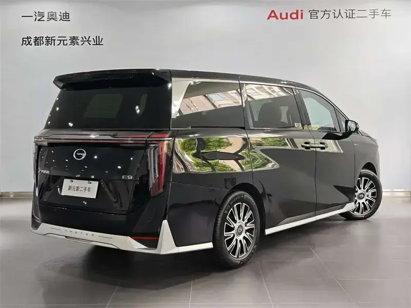 2025 GAC Trumpchi E9 с пробегом 100 км