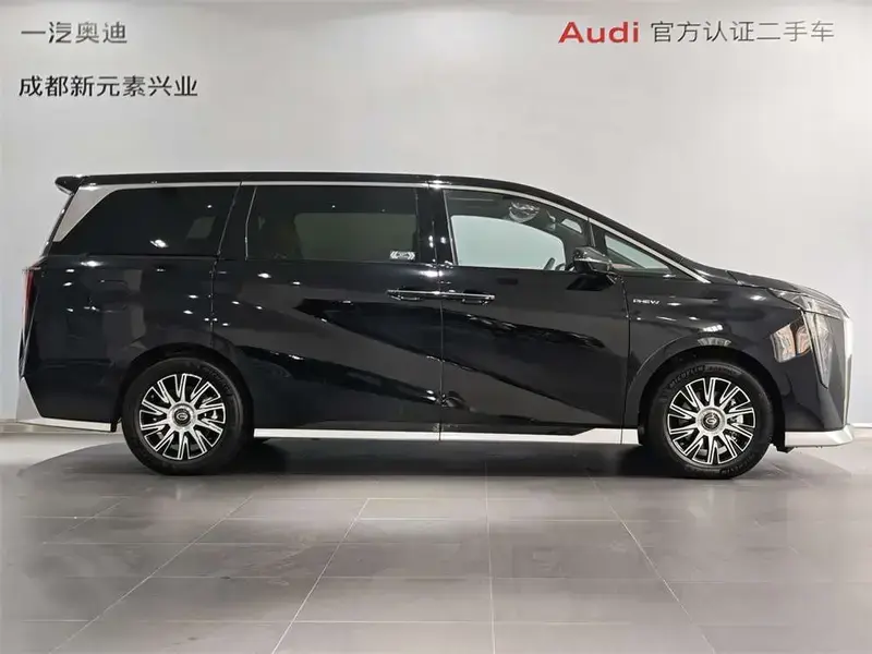 2025 GAC Trumpchi E9 с пробегом 100 км