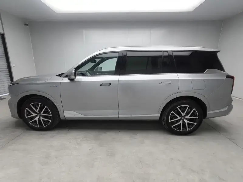 2024 GAC Trumpchi ES9 с пробегом 45 700 км