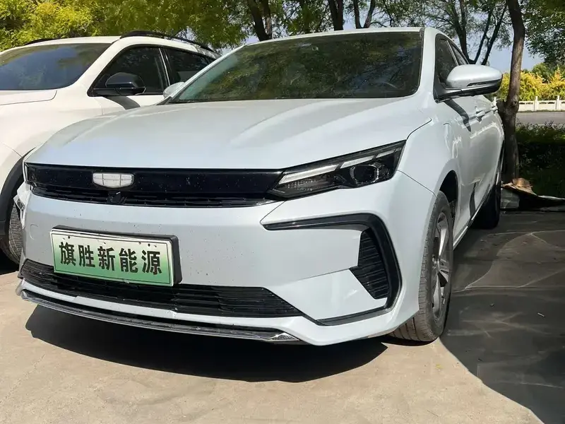 2024 Geely Emgrand L с пробегом 32 000 км