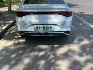 2024 Geely Emgrand L с пробегом 32 000 км