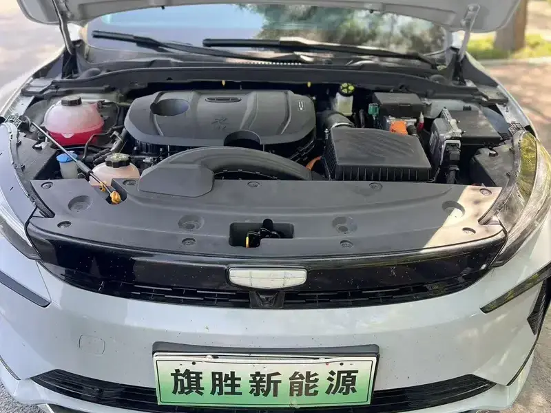 2024 Geely Emgrand L с пробегом 32 000 км
