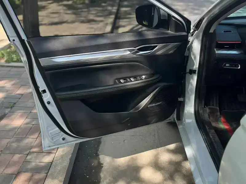 2024 Geely Emgrand L с пробегом 32 000 км