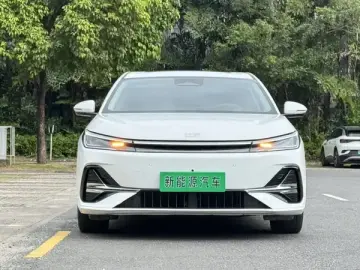 2025 Geely Galaxy A7 с пробегом 28 000 км