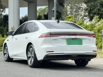 2025 Geely Galaxy A7 с пробегом 28 000 км