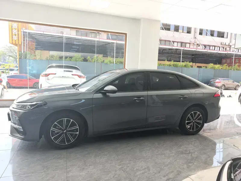 2025 Geely Galaxy A7 с пробегом 12 000 км