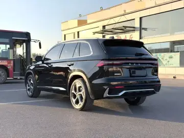 2024 Geely Monjaro с пробегом 35 000 км