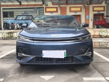 2025 Geely Galaxy A7 с пробегом 10 800 км
