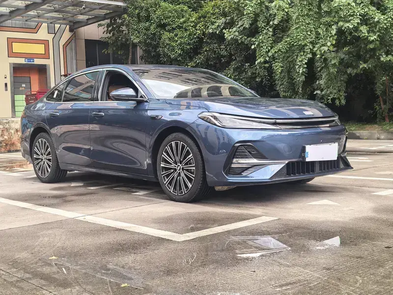 2025 Geely Galaxy A7 с пробегом 10 800 км