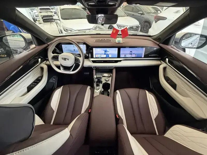 2024 Geely Monjaro с пробегом 11 000 км