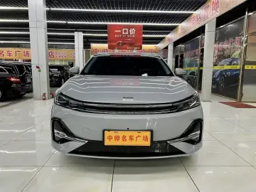 2025 Geely Galaxy A7 с пробегом 8 200 км