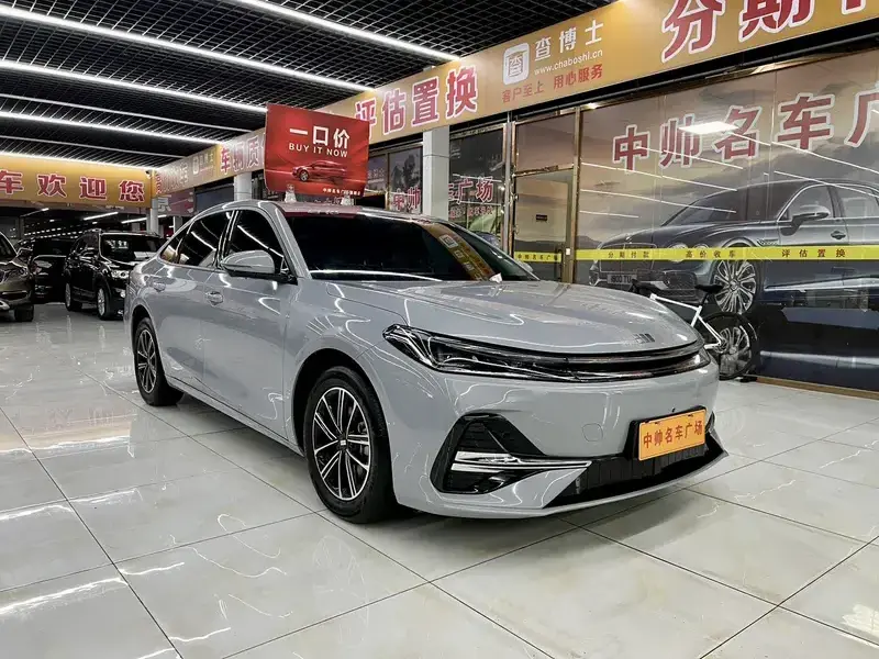 2025 Geely Galaxy A7 с пробегом 8 200 км