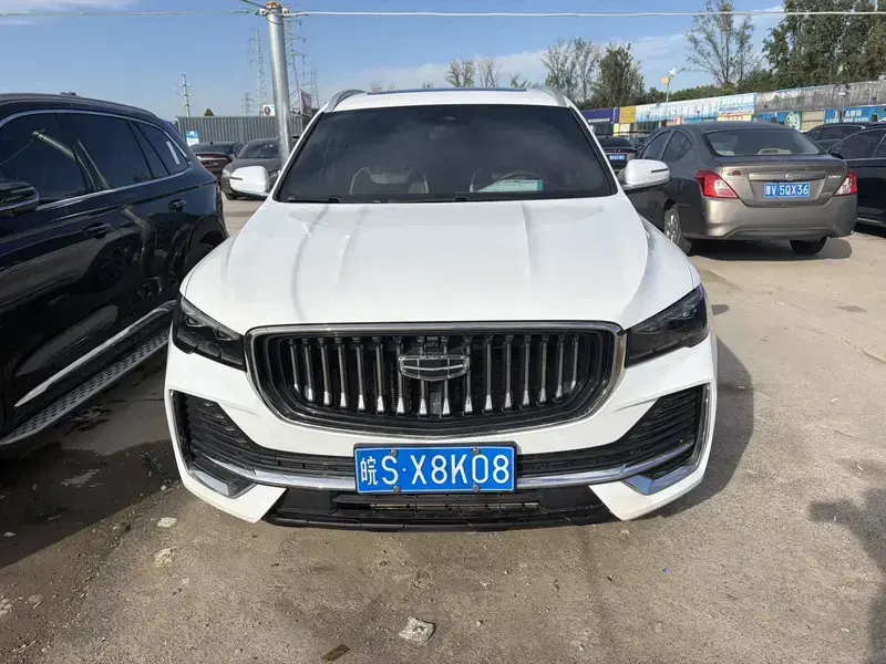 2021 Geely Monjaro с пробегом 30 000 км