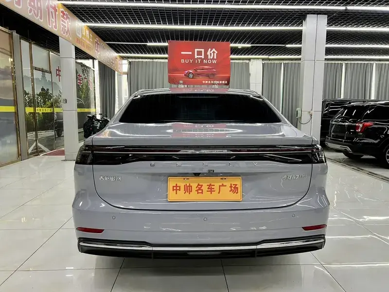 2025 Geely Galaxy A7 с пробегом 8 200 км