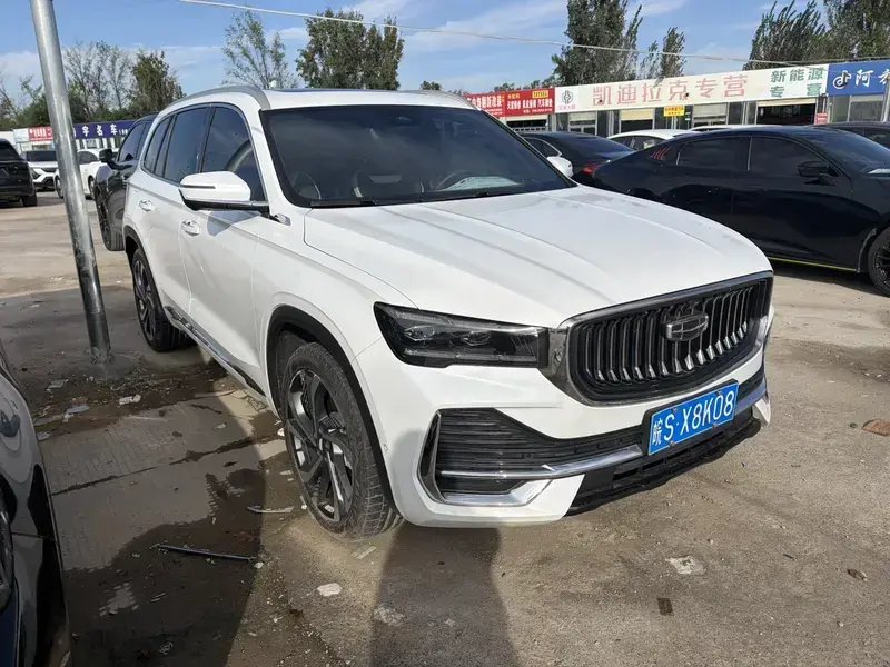 2021 Geely Monjaro с пробегом 30 000 км